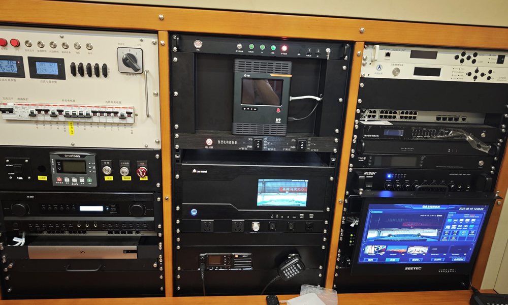 应急指挥车载设备