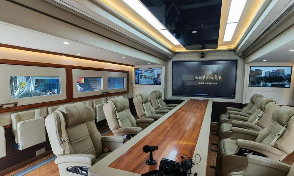 应急指挥车内部